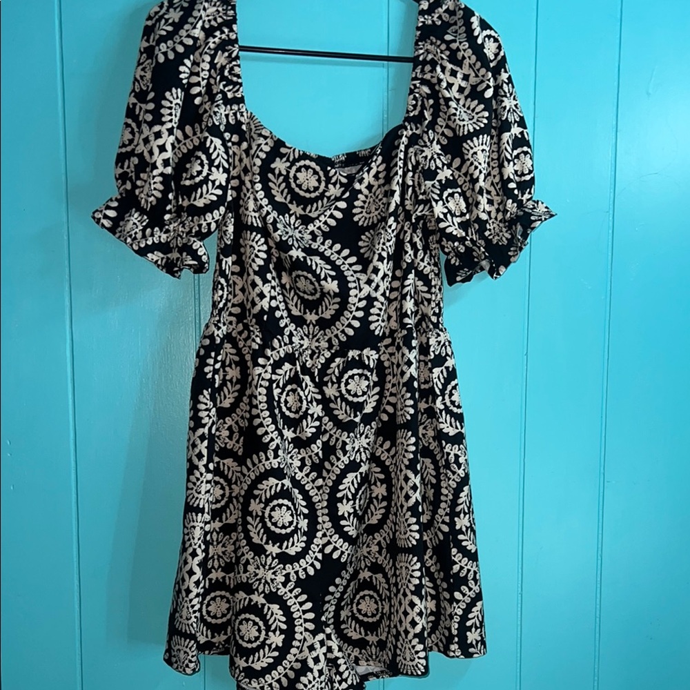 Elegant Black and Cream Patterned Dress